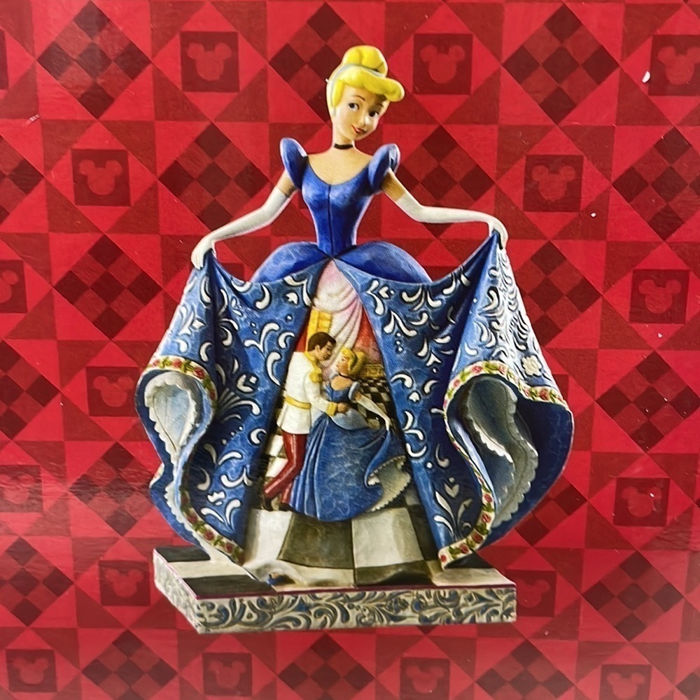 DISNEY Traditions by Jim Shore Cinderella Figurine "Romantic Waltz" (4007216) - Picture 11 of 16